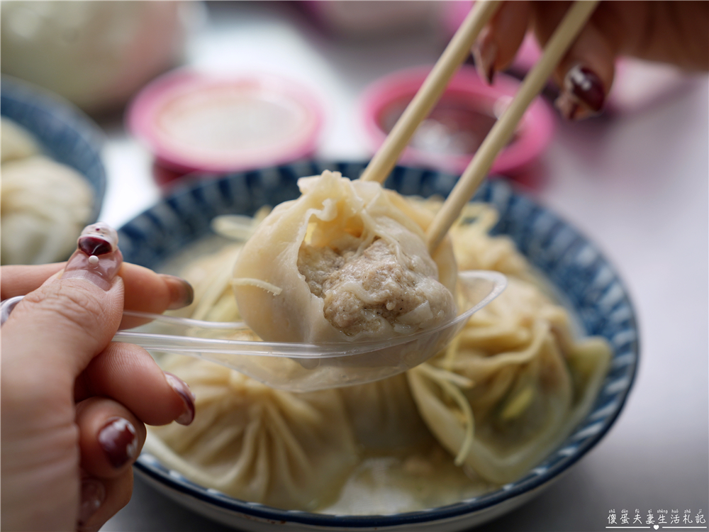 【彰化市美食】『莊手工鮮肉湯包』手工現作超人氣！隨時都在排隊的超夯在地小吃！ @傻蛋夫妻生活札記