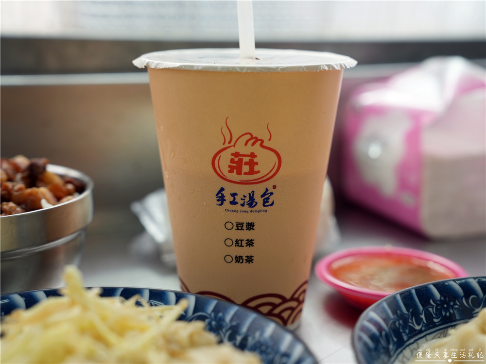 【彰化市美食】『莊手工鮮肉湯包』手工現作超人氣！隨時都在排隊的超夯在地小吃！ @傻蛋夫妻生活札記