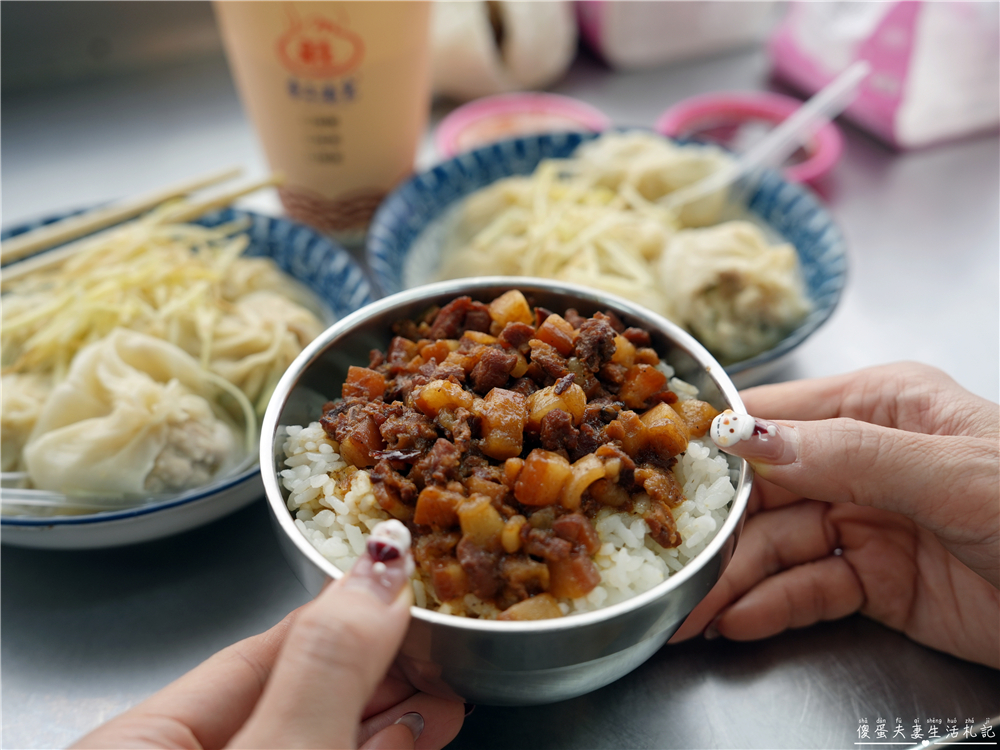 【彰化市美食】『莊手工鮮肉湯包』手工現作超人氣！隨時都在排隊的超夯在地小吃！ @傻蛋夫妻生活札記