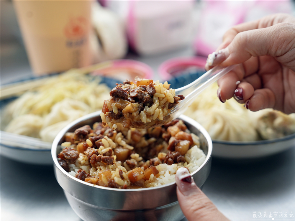 【彰化市美食】『莊手工鮮肉湯包』手工現作超人氣！隨時都在排隊的超夯在地小吃！ @傻蛋夫妻生活札記