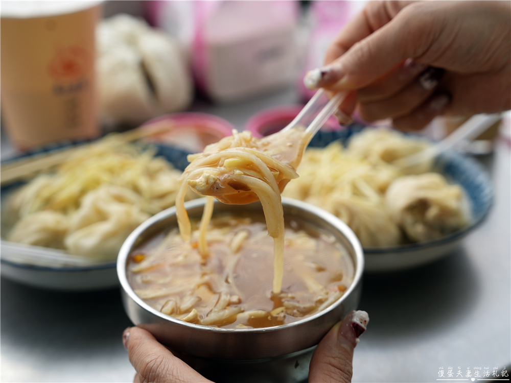 【彰化市美食】『莊手工鮮肉湯包』手工現作超人氣！隨時都在排隊的超夯在地小吃！ @傻蛋夫妻生活札記