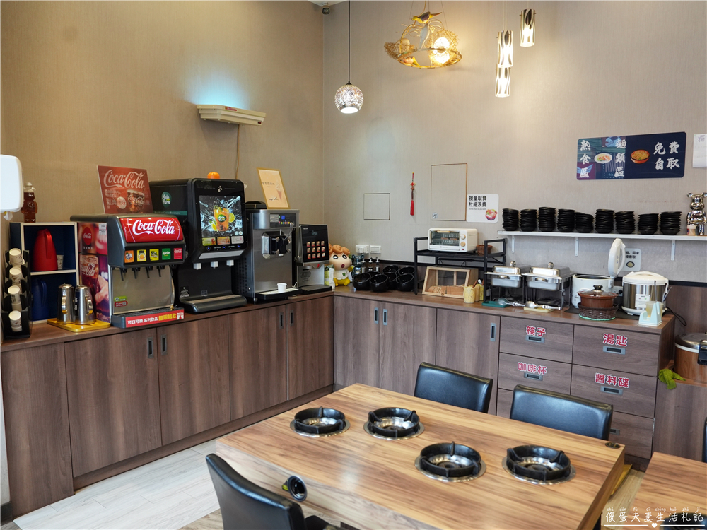 【苗栗竹南。美食】『深坑什麼鍋-竹南博愛店』百元起鍋物爽吃一波！部隊鍋、全酒烏骨雞、火烤兩吃一次滿足！ @傻蛋夫妻生活札記