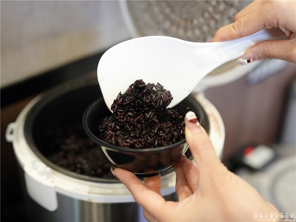 【苗栗竹南。美食】『深坑什麼鍋-竹南博愛店』百元起鍋物爽吃一波！部隊鍋、全酒烏骨雞、火烤兩吃一次滿足！ @傻蛋夫妻生活札記