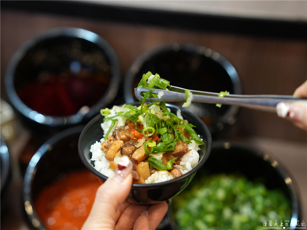 【苗栗竹南。美食】『深坑什麼鍋-竹南博愛店』百元起鍋物爽吃一波！部隊鍋、全酒烏骨雞、火烤兩吃一次滿足！ @傻蛋夫妻生活札記