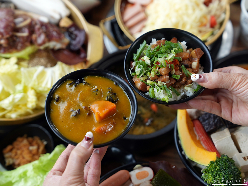 【苗栗竹南。美食】『深坑什麼鍋-竹南博愛店』百元起鍋物爽吃一波！部隊鍋、全酒烏骨雞、火烤兩吃一次滿足！ @傻蛋夫妻生活札記