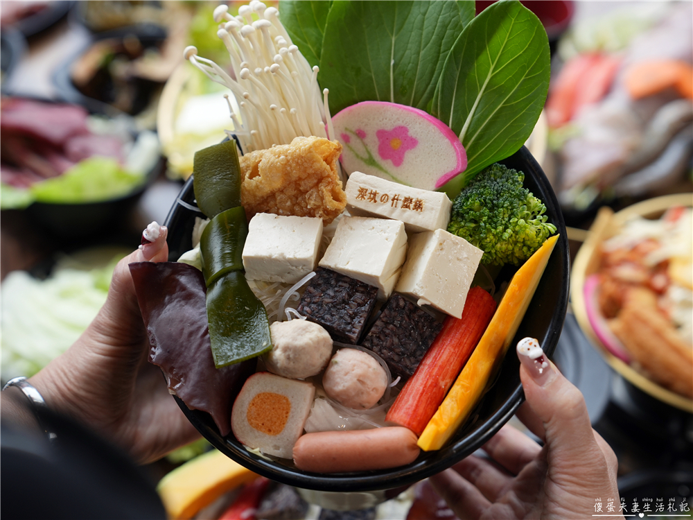 【苗栗竹南。美食】『深坑什麼鍋-竹南博愛店』百元起鍋物爽吃一波!部隊鍋、全酒烏骨雞、火烤兩吃一次滿足! @傻蛋夫妻生活札記 【苗栗竹南。美食】『深坑什麼鍋-竹南博愛店』百元起鍋物爽吃一波!部隊鍋、全酒烏骨雞、火烤兩吃一次滿足! @傻蛋夫妻生活札記