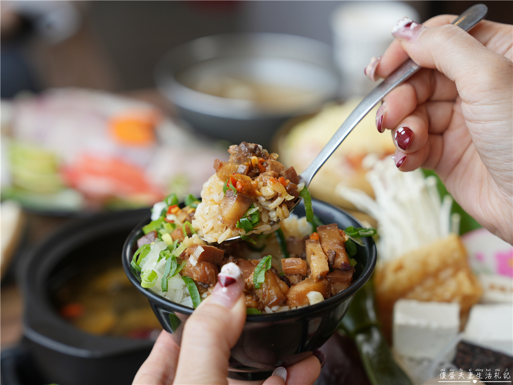 【苗栗竹南。美食】『深坑什麼鍋-竹南博愛店』百元起鍋物爽吃一波!部隊鍋、全酒烏骨雞、火烤兩吃一次滿足! @傻蛋夫妻生活札記 【苗栗竹南。美食】『深坑什麼鍋-竹南博愛店』百元起鍋物爽吃一波!部隊鍋、全酒烏骨雞、火烤兩吃一次滿足! @傻蛋夫妻生活札記