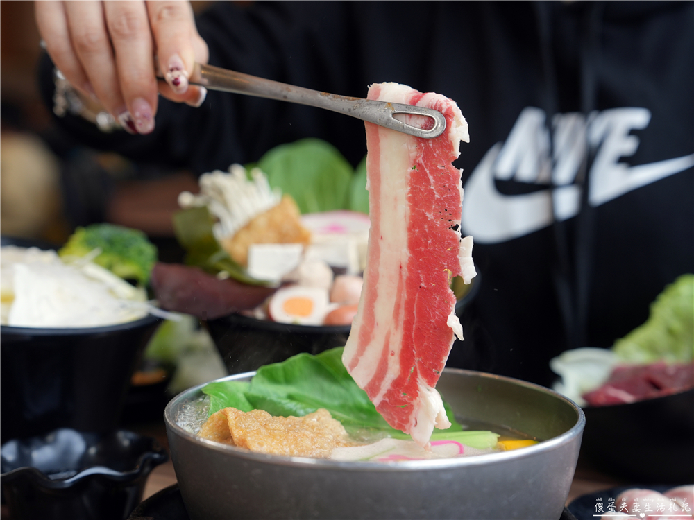【苗栗竹南。美食】『深坑什麼鍋-竹南博愛店』百元起鍋物爽吃一波！部隊鍋、全酒烏骨雞、火烤兩吃一次滿足！ @傻蛋夫妻生活札記