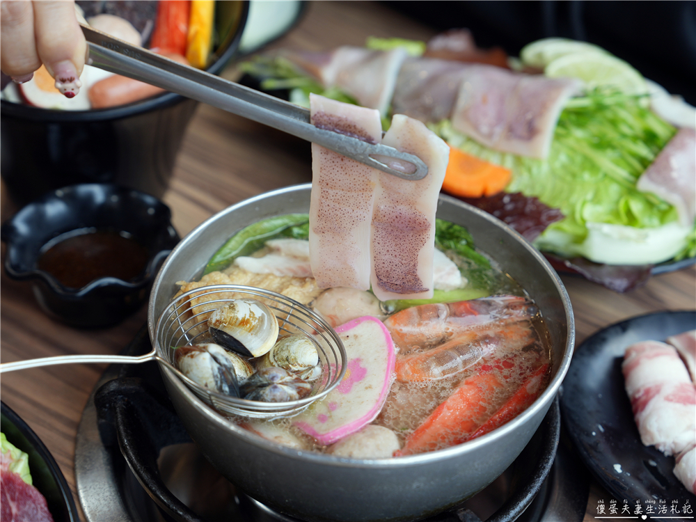 【苗栗竹南。美食】『深坑什麼鍋-竹南博愛店』百元起鍋物爽吃一波!部隊鍋、全酒烏骨雞、火烤兩吃一次滿足! @傻蛋夫妻生活札記 【苗栗竹南。美食】『深坑什麼鍋-竹南博愛店』百元起鍋物爽吃一波!部隊鍋、全酒烏骨雞、火烤兩吃一次滿足! @傻蛋夫妻生活札記