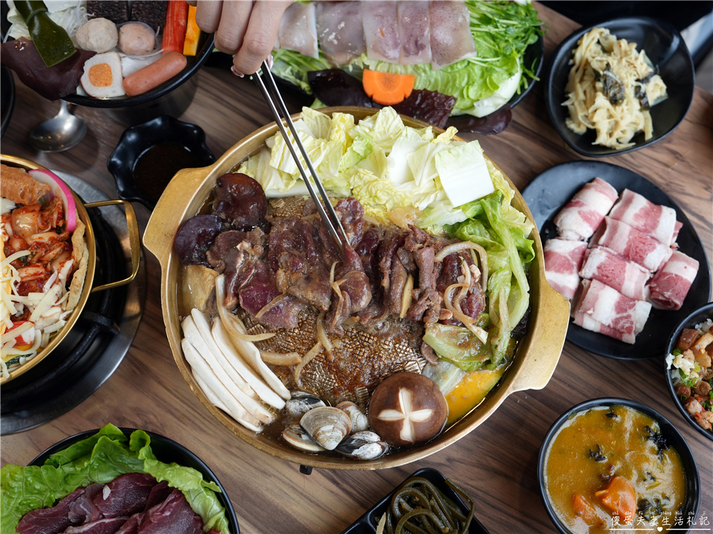 【苗栗竹南。美食】『深坑什麼鍋-竹南博愛店』百元起鍋物爽吃一波!部隊鍋、全酒烏骨雞、火烤兩吃一次滿足! @傻蛋夫妻生活札記 【苗栗竹南。美食】『深坑什麼鍋-竹南博愛店』百元起鍋物爽吃一波!部隊鍋、全酒烏骨雞、火烤兩吃一次滿足! @傻蛋夫妻生活札記