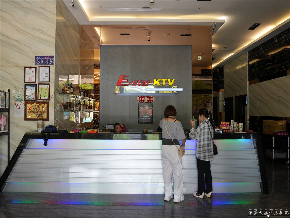 【台中北屯】『東區之星自助式KTV』超加分無菸包廂！環境乾淨爽唱一波~~ @傻蛋夫妻生活札記