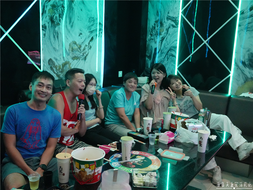 【台中北屯】『東區之星自助式KTV』超加分無菸包廂！環境乾淨爽唱一波~~ @傻蛋夫妻生活札記