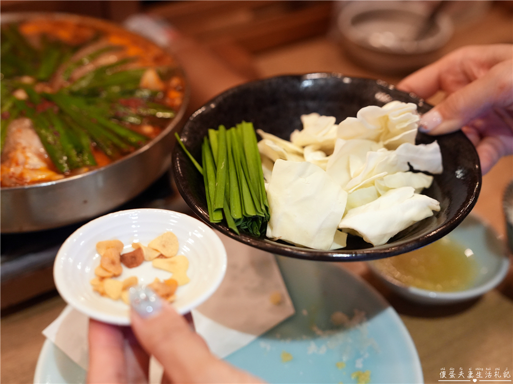 【日本福岡美食】『博多もつ鍋前田屋總本店』在地高人氣!福岡必吃超人氣牛腸鍋! @傻蛋夫妻生活札記 【日本福岡美食】『博多もつ鍋前田屋總本店』在地高人氣!福岡必吃超人氣牛腸鍋! @傻蛋夫妻生活札記