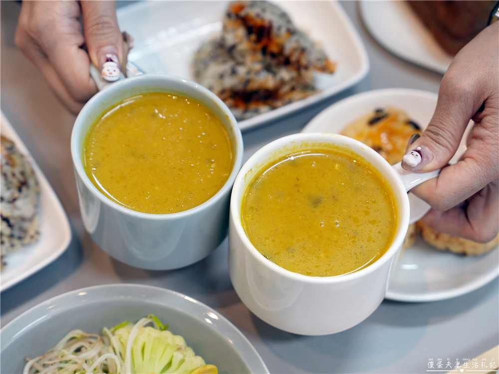 【苗栗市美食】『I-yo餐食手作』火旁人市集人氣輕食！熱壓飯糰、手作甜點與天然果乾推薦！ @傻蛋夫妻生活札記