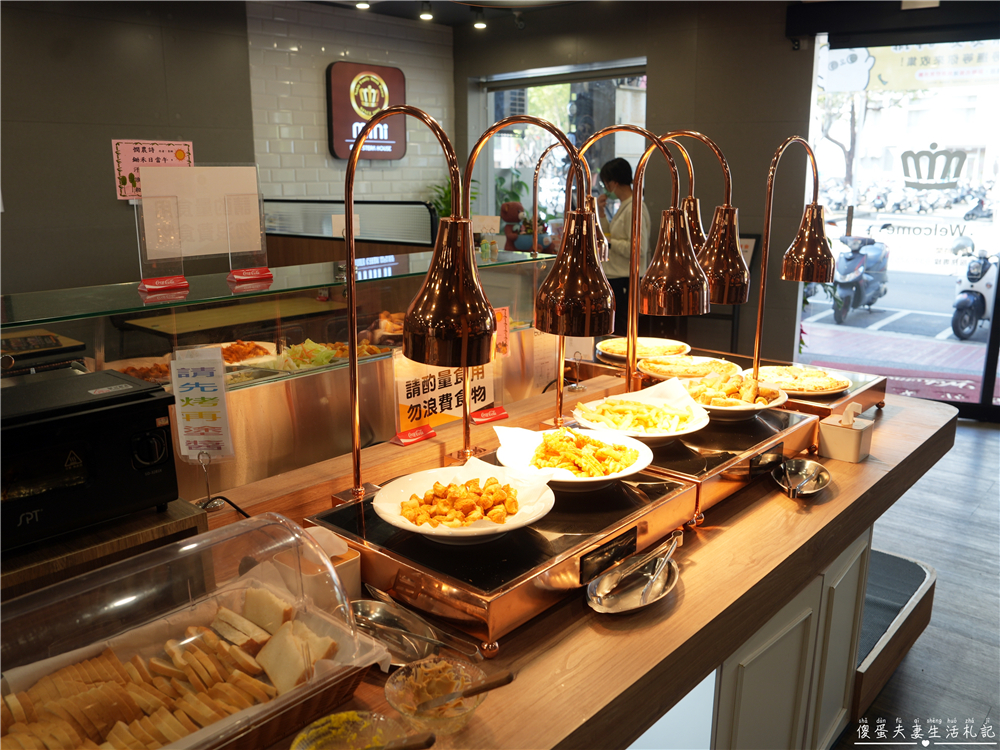 【苗栗市美食】『貴族世家mini-苗栗府東店』平價牛排選擇！牛排+自助吧吃到飽~ @傻蛋夫妻生活札記