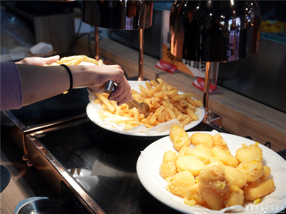 【苗栗市美食】『貴族世家mini-苗栗府東店』平價牛排選擇！牛排+自助吧吃到飽~ @傻蛋夫妻生活札記