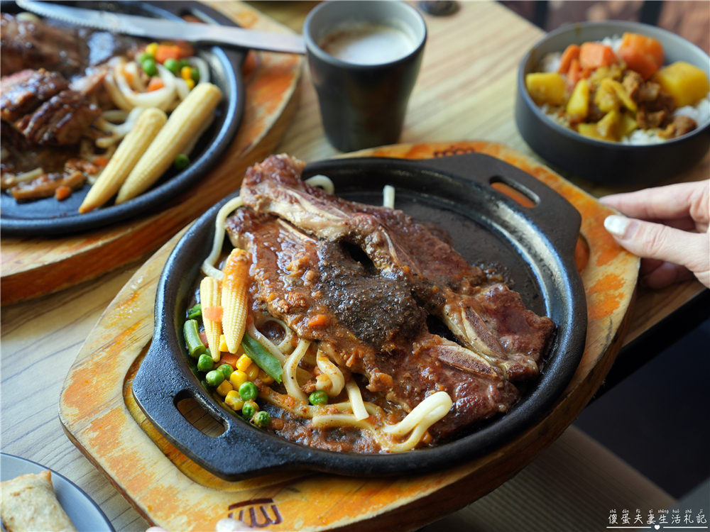 【苗栗市美食】『貴族世家mini-苗栗府東店』平價牛排選擇！牛排+自助吧吃到飽~ @傻蛋夫妻生活札記