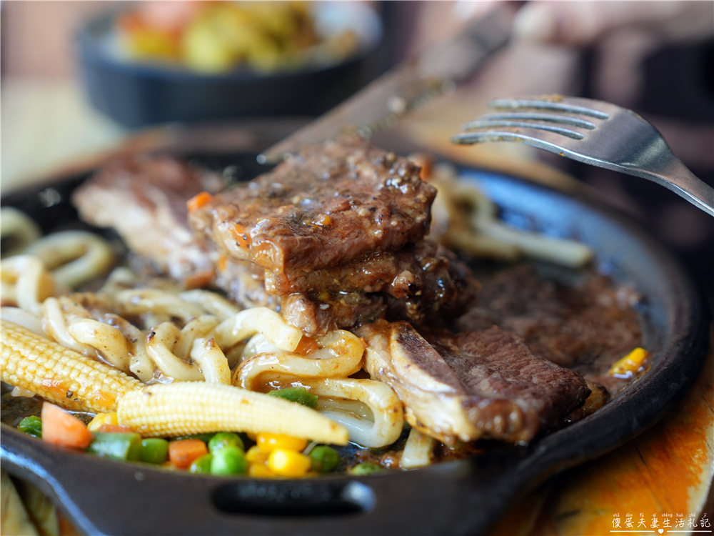 【苗栗市美食】『貴族世家mini-苗栗府東店』平價牛排選擇!牛排+自助吧吃到飽~ @傻蛋夫妻生活札記 【苗栗市美食】『貴族世家mini-苗栗府東店』平價牛排選擇!牛排+自助吧吃到飽~ @傻蛋夫妻生活札記