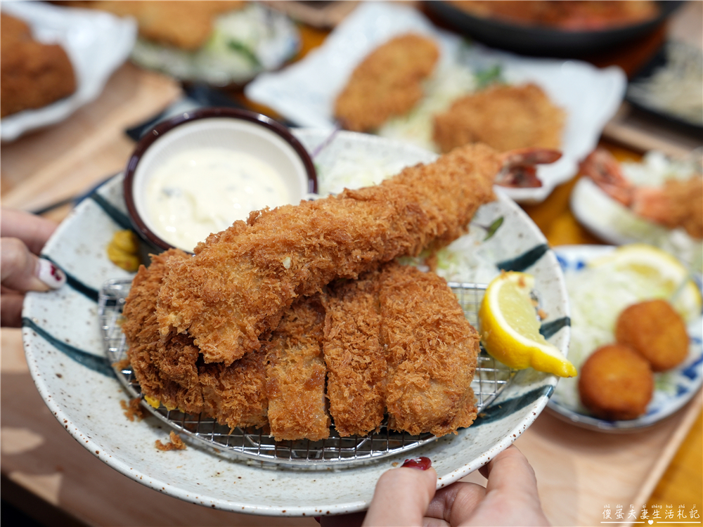 【苗栗市美食】『花鳥豬排』超猛厚切酥脆炸豬排專賣！越光米飯、高麗菜絲與豚汁無限續加，外帶便當CP值更高！ @傻蛋夫妻生活札記