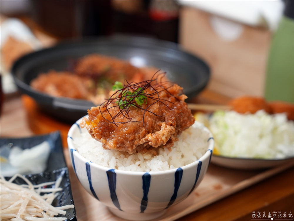 【苗栗市美食】『花鳥豬排』超猛厚切酥脆炸豬排專賣！越光米飯、高麗菜絲與豚汁無限續加，外帶便當CP值更高！ @傻蛋夫妻生活札記