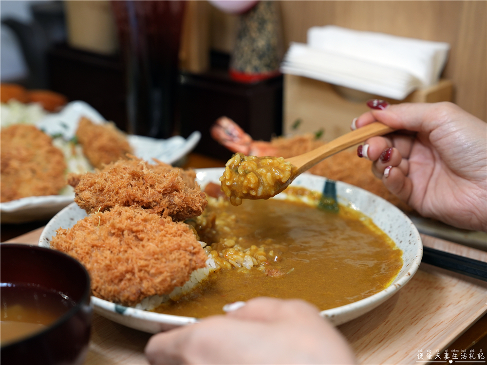 【苗栗市美食】『花鳥豬排』超猛厚切酥脆炸豬排專賣！越光米飯、高麗菜絲與豚汁無限續加，外帶便當CP值更高！ @傻蛋夫妻生活札記