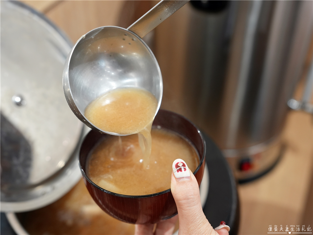 【苗栗市美食】『花鳥豬排』超猛厚切酥脆炸豬排專賣！越光米飯、高麗菜絲與豚汁無限續加，外帶便當CP值更高！ @傻蛋夫妻生活札記
