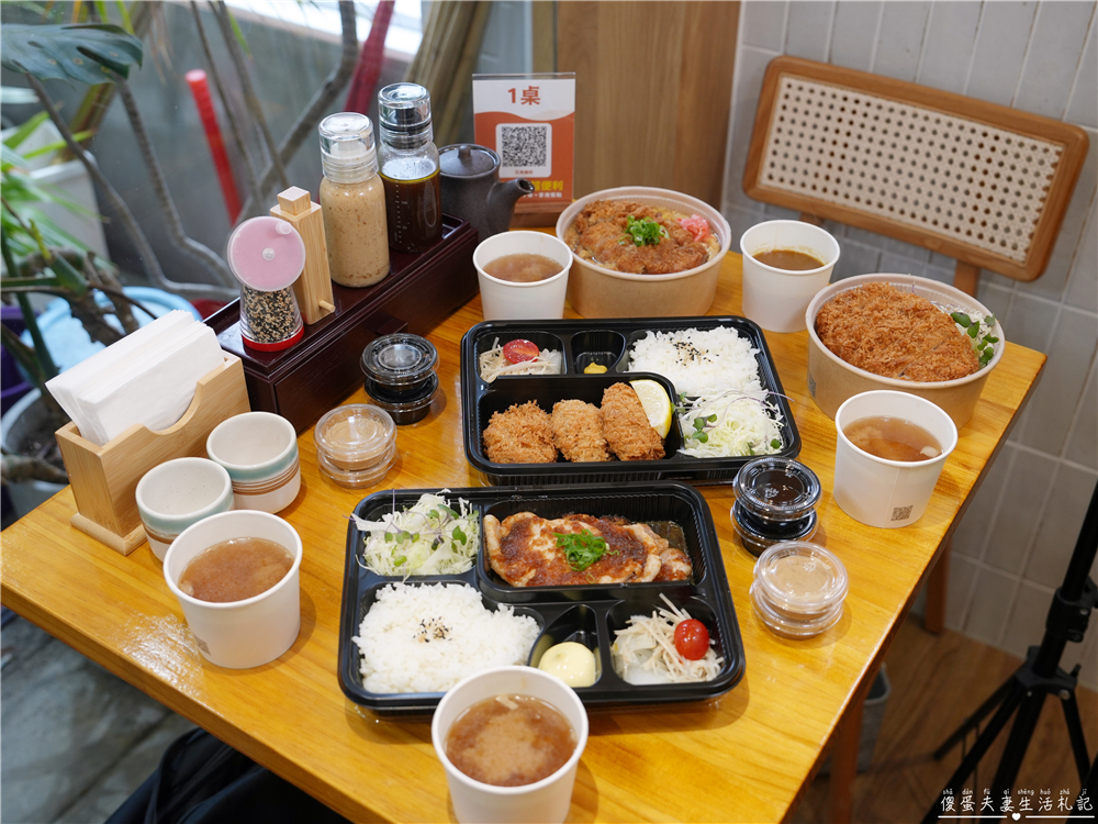 【苗栗市美食】『花鳥豬排』超猛厚切酥脆炸豬排專賣！越光米飯、高麗菜絲與豚汁無限續加，外帶便當CP值更高！ @傻蛋夫妻生活札記
