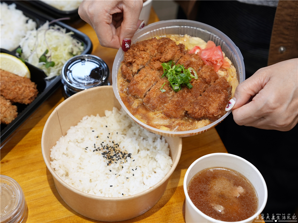 【苗栗市美食】『花鳥豬排』超猛厚切酥脆炸豬排專賣！越光米飯、高麗菜絲與豚汁無限續加，外帶便當CP值更高！ @傻蛋夫妻生活札記