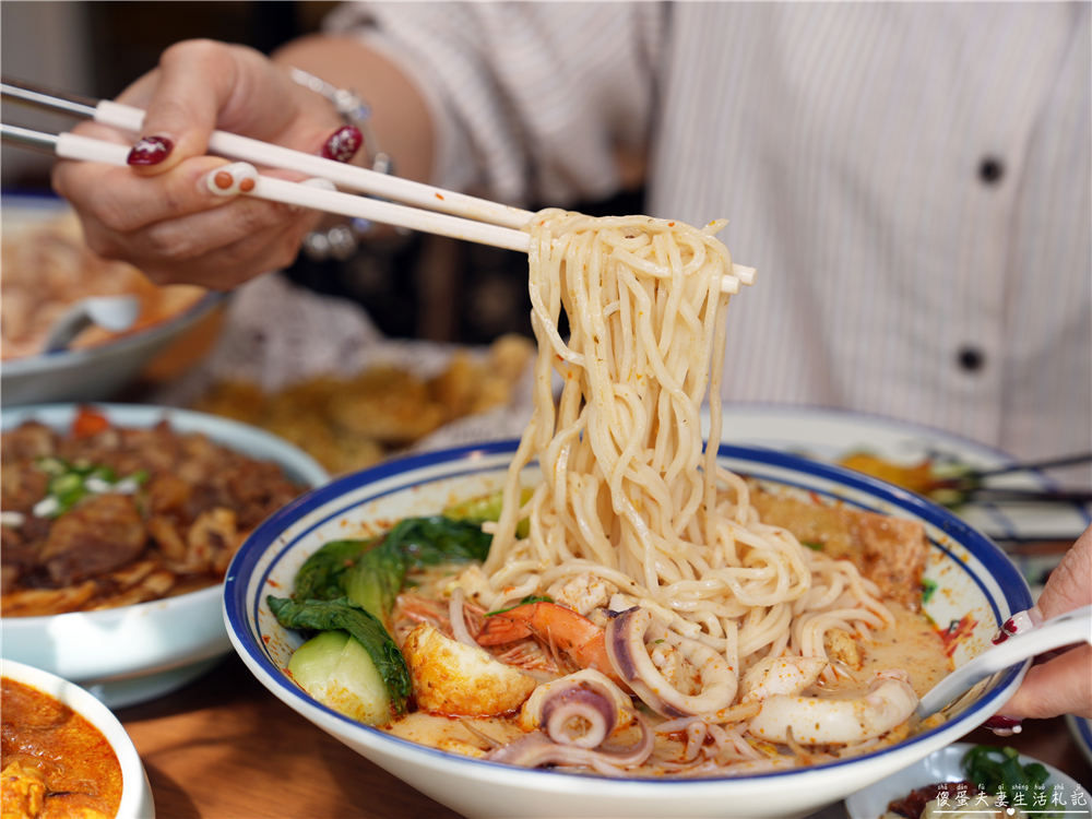 【苗栗頭份美食】『來馬食光』頭份交流道旁超人氣南洋料理！來馬烤雞強勢登場！親子寵物友善餐廳！ @傻蛋夫妻生活札記