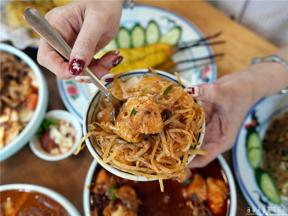 【苗栗頭份美食】『來馬食光』頭份交流道旁超人氣南洋料理！來馬烤雞強勢登場！親子寵物友善餐廳！ @傻蛋夫妻生活札記