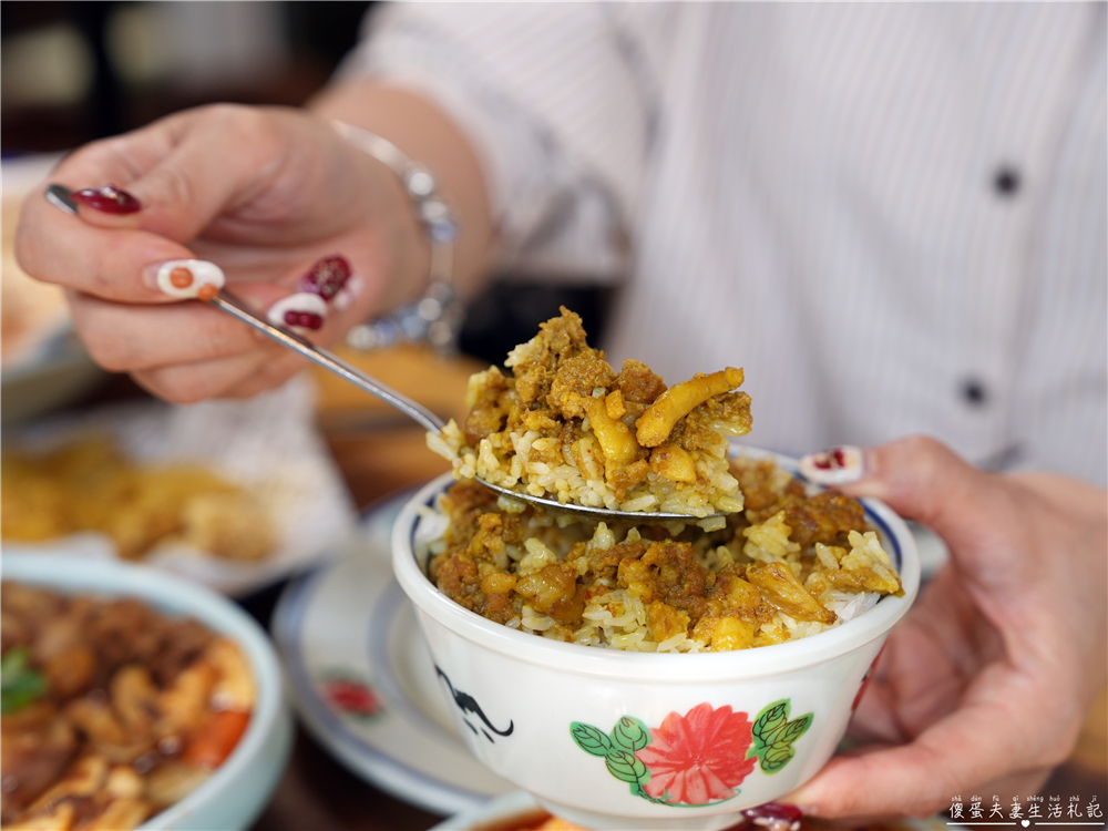 【苗栗頭份美食】『來馬食光』頭份交流道旁超人氣南洋料理！來馬烤雞強勢登場！親子寵物友善餐廳！ @傻蛋夫妻生活札記