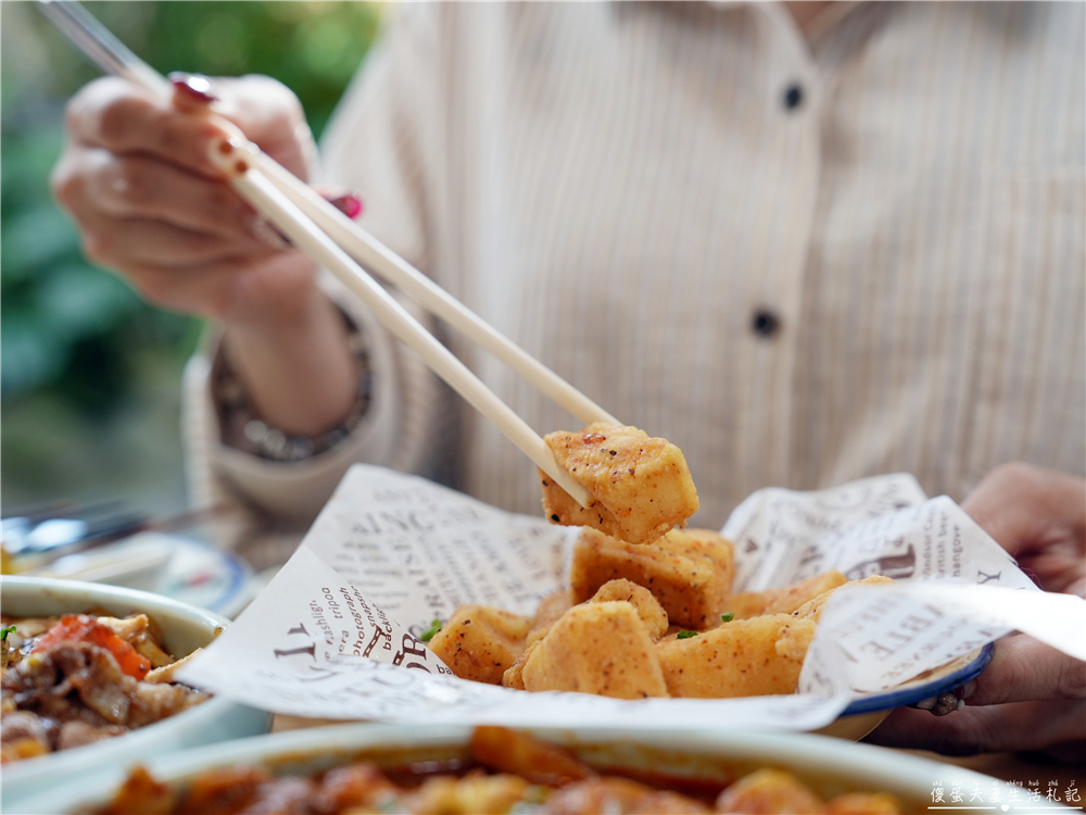 【苗栗頭份美食】『來馬食光』頭份交流道旁超人氣南洋料理！來馬烤雞強勢登場！親子寵物友善餐廳！ @傻蛋夫妻生活札記