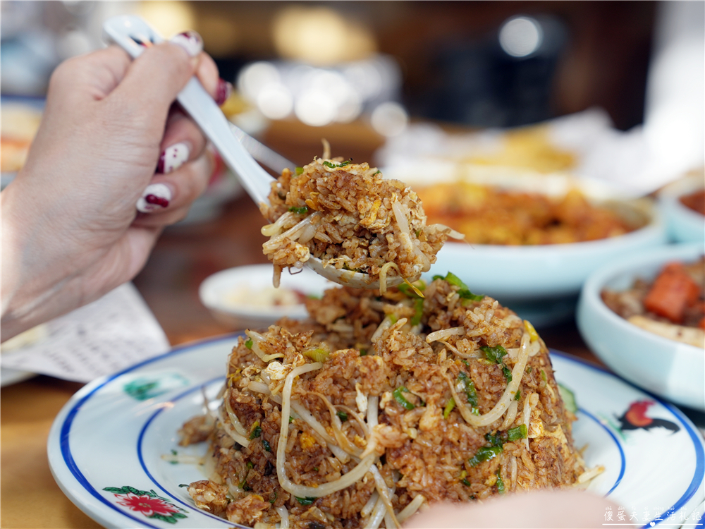 【苗栗頭份美食】『來馬食光』頭份交流道旁超人氣南洋料理！來馬烤雞強勢登場！親子寵物友善餐廳！ @傻蛋夫妻生活札記