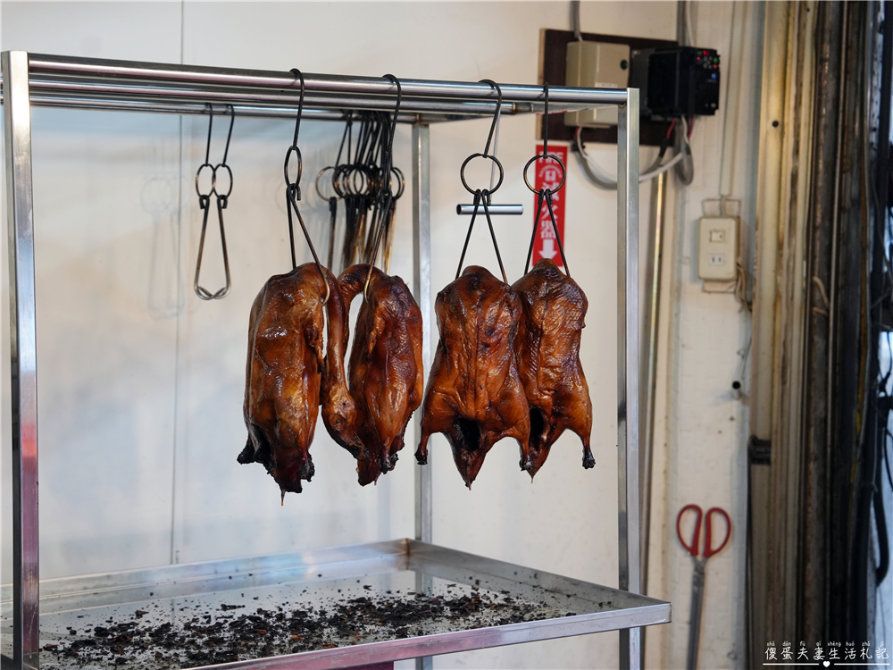 【台中豐原美食】『源聚烤鴨』在地超人氣烤鴨店！一鴨二吃、炒鴨架香嫩又下飯！ @傻蛋夫妻生活札記