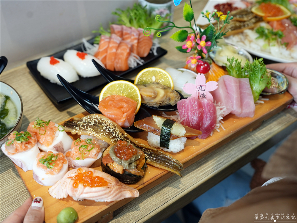 【台中北屯美食】『丸億生魚片壽司』超澎派雄霸套餐！新一點利黃昏市場的日式料理！ @傻蛋夫妻生活札記