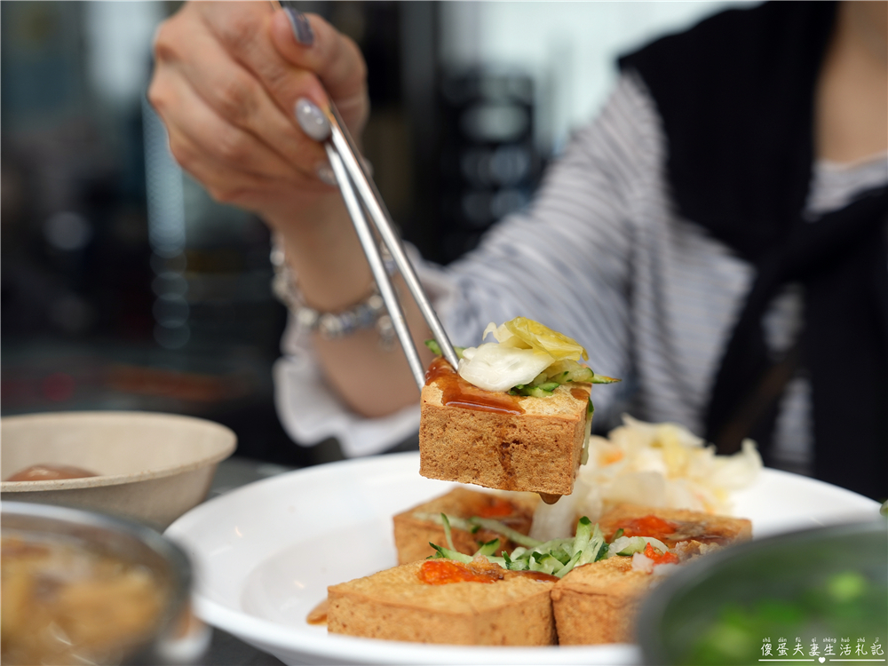 【台中北屯美食】『大姐臭豆腐大麵羹』臭豆腐＋大麵羹一次滿足！大坑步道旁在地人氣小吃~ @傻蛋夫妻生活札記