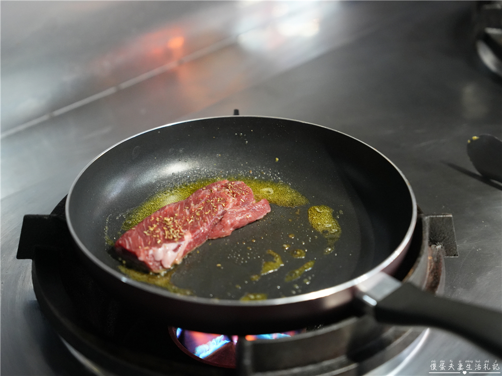 【苗栗市美食】『牛霸天小館』大口吃肉！火旁人市集裡的涮嘴熱炒系便當專賣店！ @傻蛋夫妻生活札記