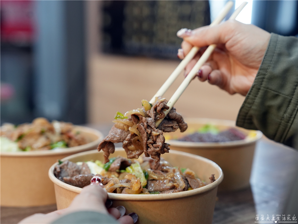 【苗栗市美食】『牛霸天小館』大口吃肉！火旁人市集裡的涮嘴熱炒系便當專賣店！ @傻蛋夫妻生活札記