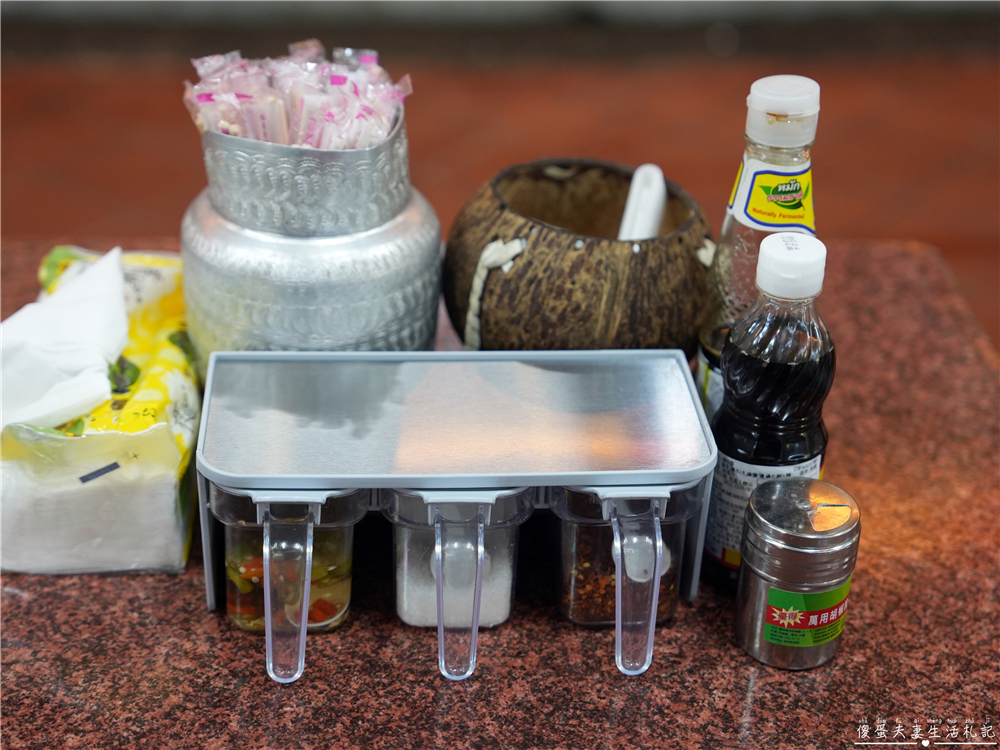 【苗栗市美食】『芳賴泰國船麵』火旁人市集的超夯泰式料理！還有可愛吸睛嘟嘟車喔~ @傻蛋夫妻生活札記