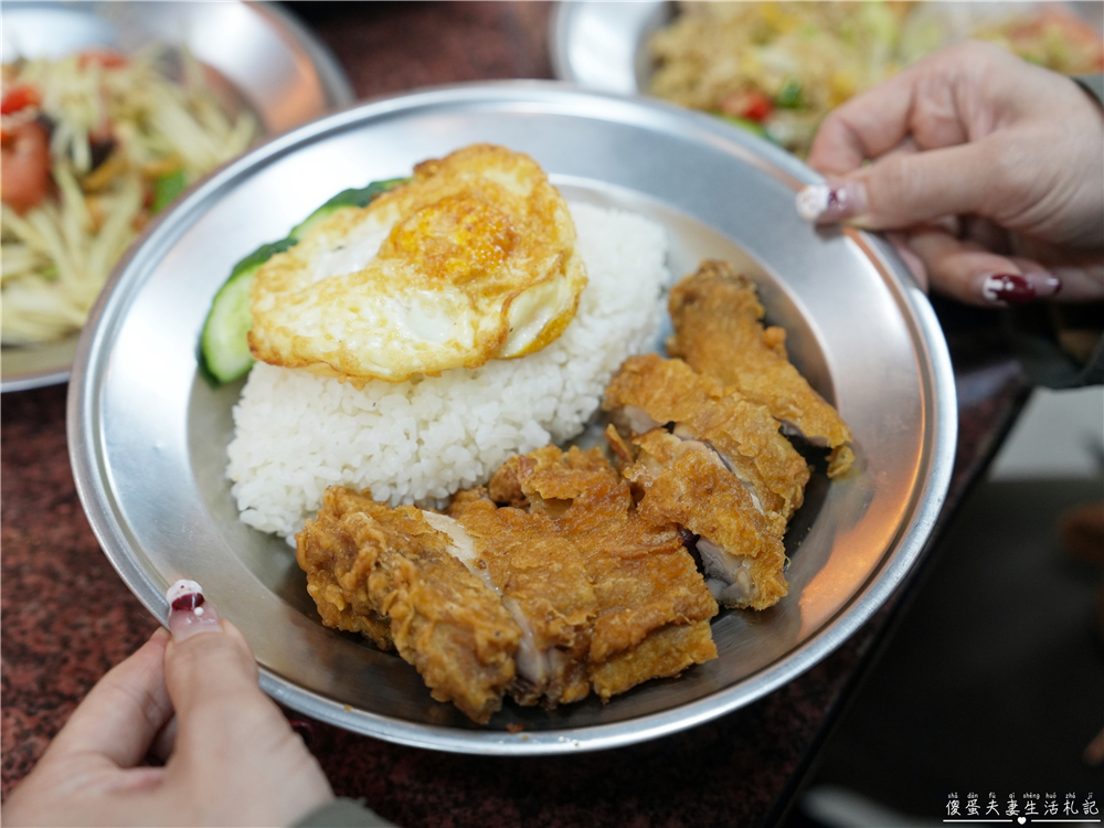 【苗栗市美食】『芳賴泰國船麵』火旁人市集的超夯泰式料理！還有可愛吸睛嘟嘟車喔~ @傻蛋夫妻生活札記