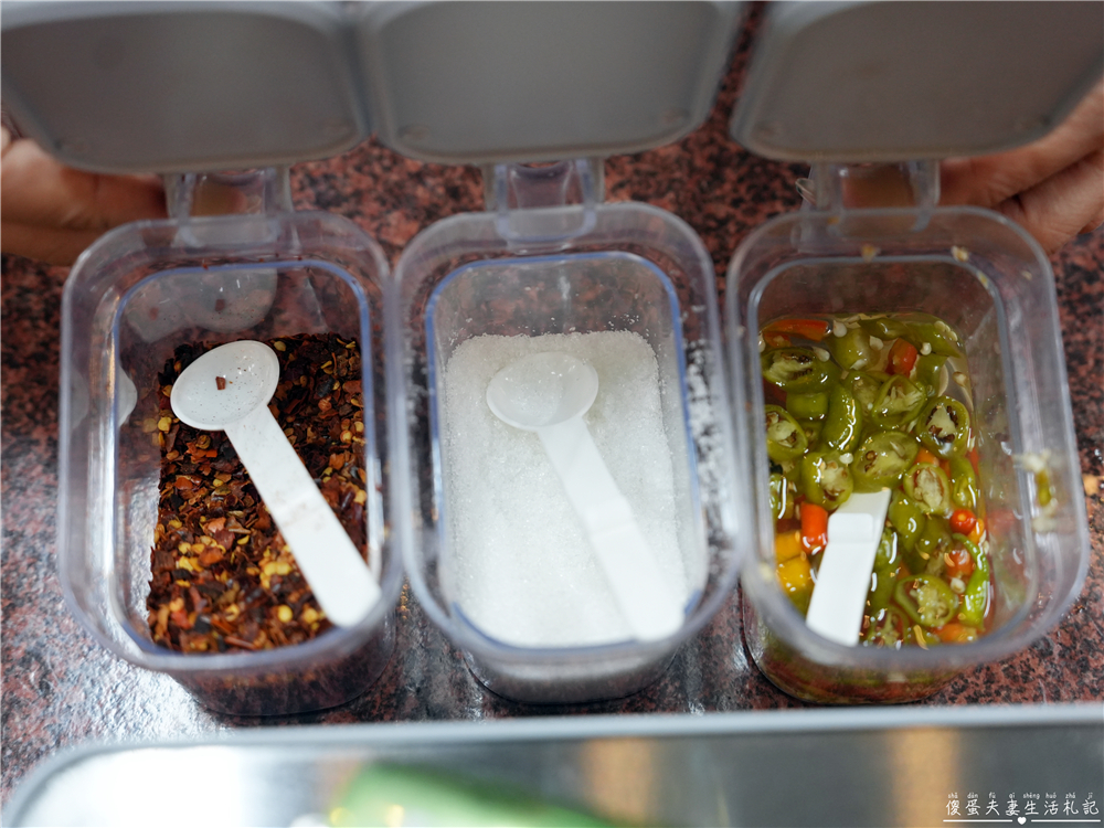 【苗栗市美食】『芳賴泰國船麵』火旁人市集的超夯泰式料理！還有可愛吸睛嘟嘟車喔~ @傻蛋夫妻生活札記