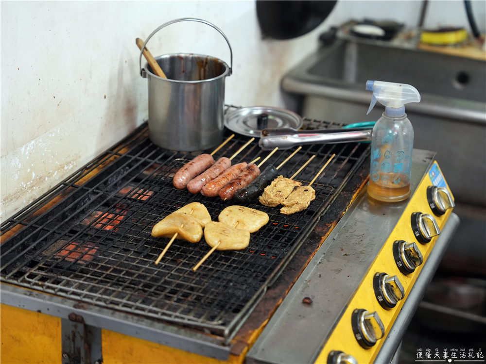 【苗栗市美食】『麒哥燒烤』串烤、炸物、炒飯全都有!火旁人市集的唯一燒烤宵夜場美食! @傻蛋夫妻生活札記 【苗栗市美食】『麒哥燒烤』串烤、炸物、炒飯全都有!火旁人市集的唯一燒烤宵夜場美食! @傻蛋夫妻生活札記