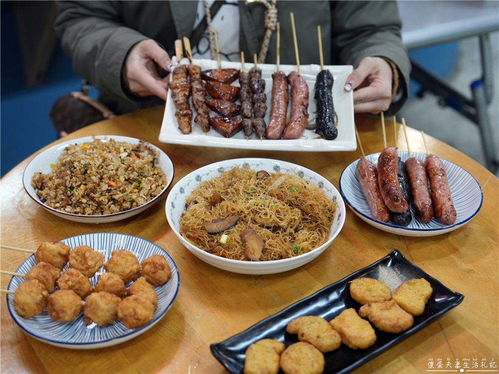 【苗栗市美食】『麒哥燒烤』串烤、炸物、炒飯全都有!火旁人市集的唯一燒烤宵夜場美食! @傻蛋夫妻生活札記 【苗栗市美食】『麒哥燒烤』串烤、炸物、炒飯全都有!火旁人市集的唯一燒烤宵夜場美食! @傻蛋夫妻生活札記