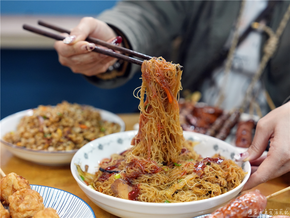 【苗栗市美食】『麒哥燒烤』串烤、炸物、炒飯全都有!火旁人市集的唯一燒烤宵夜場美食! @傻蛋夫妻生活札記 【苗栗市美食】『麒哥燒烤』串烤、炸物、炒飯全都有!火旁人市集的唯一燒烤宵夜場美食! @傻蛋夫妻生活札記