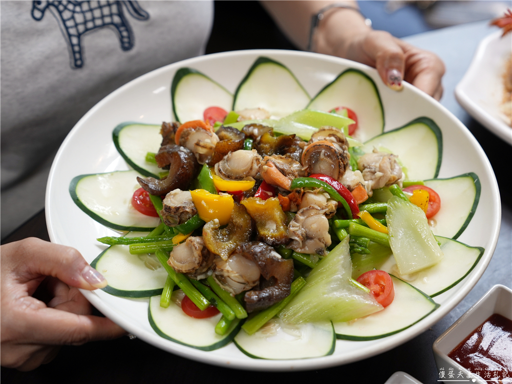 【苗栗竹南美食】『東棧時光』2026年母親節合菜溫馨登場！竹南在地的熱炒餐酒館~ @傻蛋夫妻生活札記