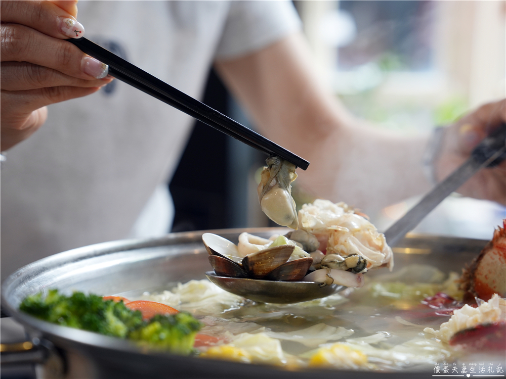 【苗栗竹南美食】『東棧時光』2026年母親節合菜溫馨登場!竹南在地的熱炒餐酒館~ @傻蛋夫妻生活札記 【苗栗竹南美食】『東棧時光』2026年母親節合菜溫馨登場!竹南在地的熱炒餐酒館~ @傻蛋夫妻生活札記