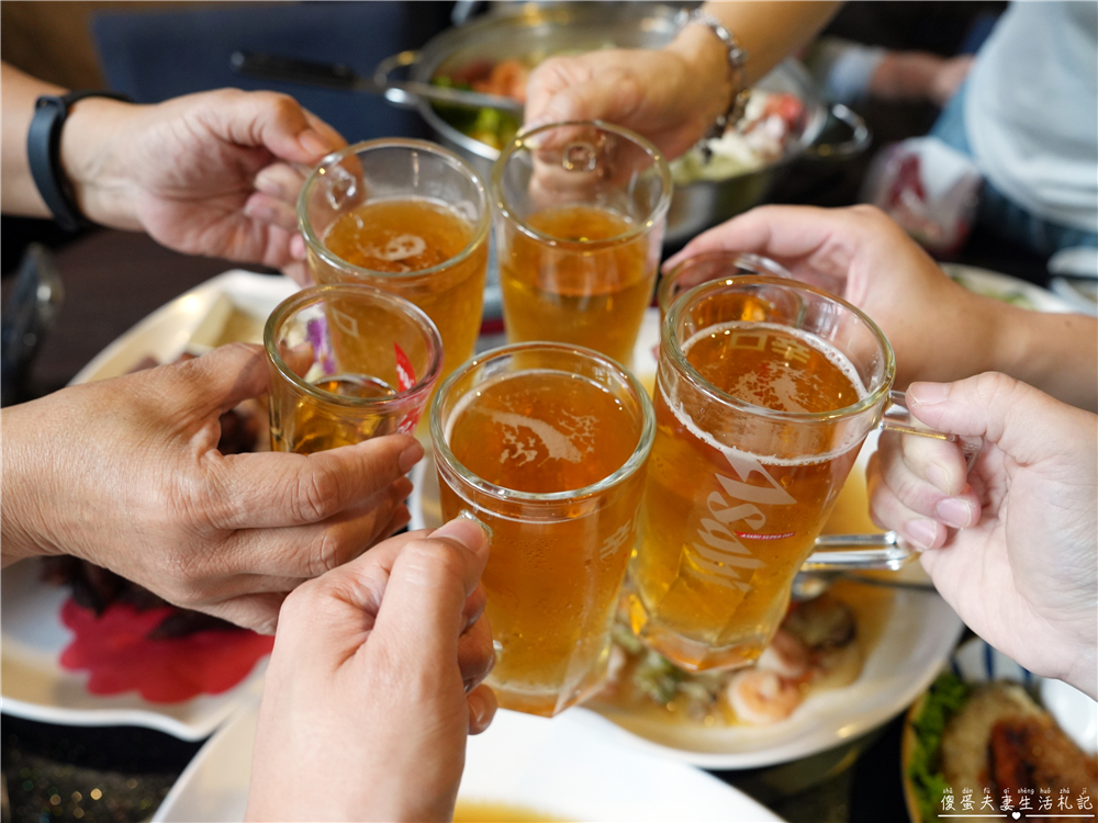 【苗栗竹南美食】『東棧時光』2026年母親節合菜溫馨登場！竹南在地的熱炒餐酒館~ @傻蛋夫妻生活札記