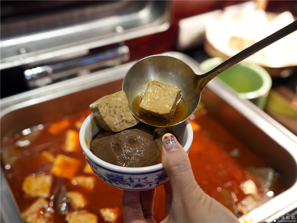 【苗栗頭份美食】『真涮吃到飽火鍋-頭份旗艦店』沒吃飽不准走！連肉品都是無限供應的超猛吃到飽火鍋！ @傻蛋夫妻生活札記