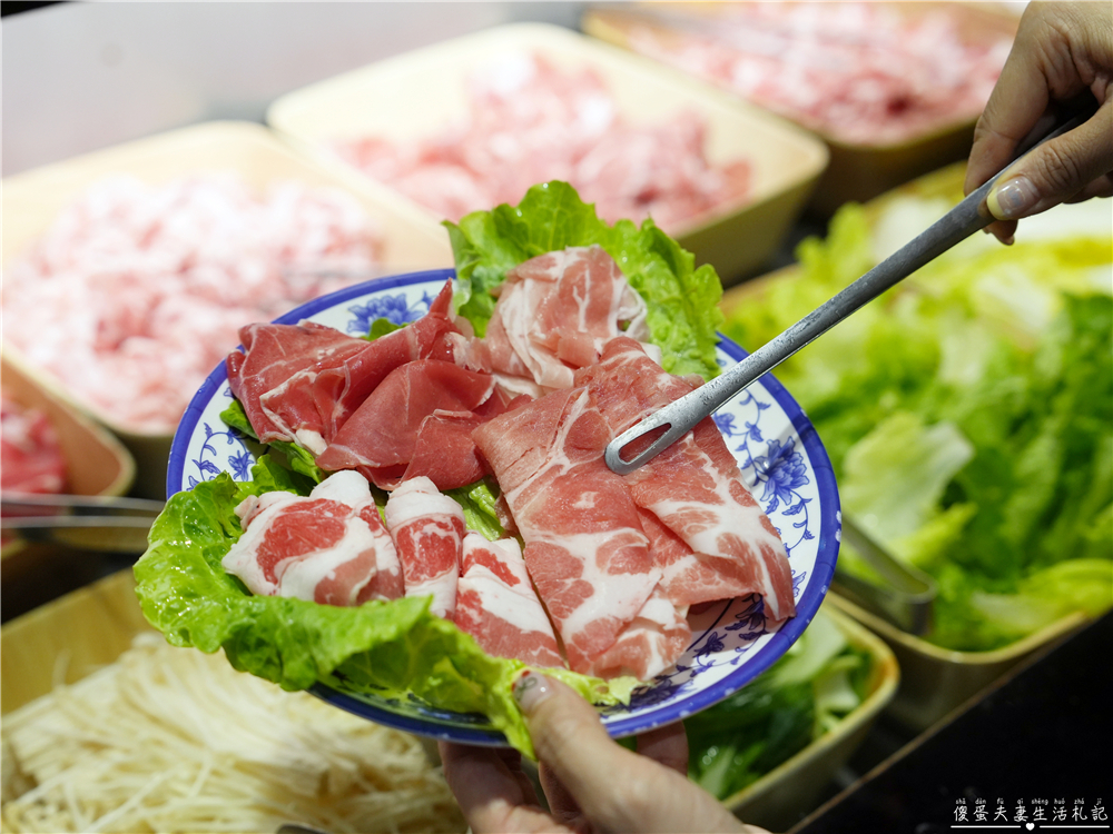【苗栗頭份美食】『真涮吃到飽火鍋-頭份旗艦店』沒吃飽不准走！連肉品都是無限供應的超猛吃到飽火鍋！ @傻蛋夫妻生活札記