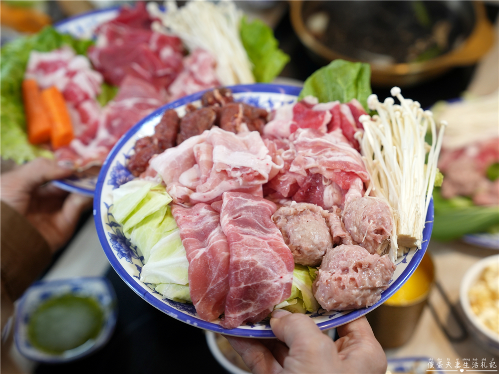 【苗栗頭份美食】『真涮吃到飽火鍋-頭份旗艦店』沒吃飽不准走！連肉品都是無限供應的超猛吃到飽火鍋！ @傻蛋夫妻生活札記